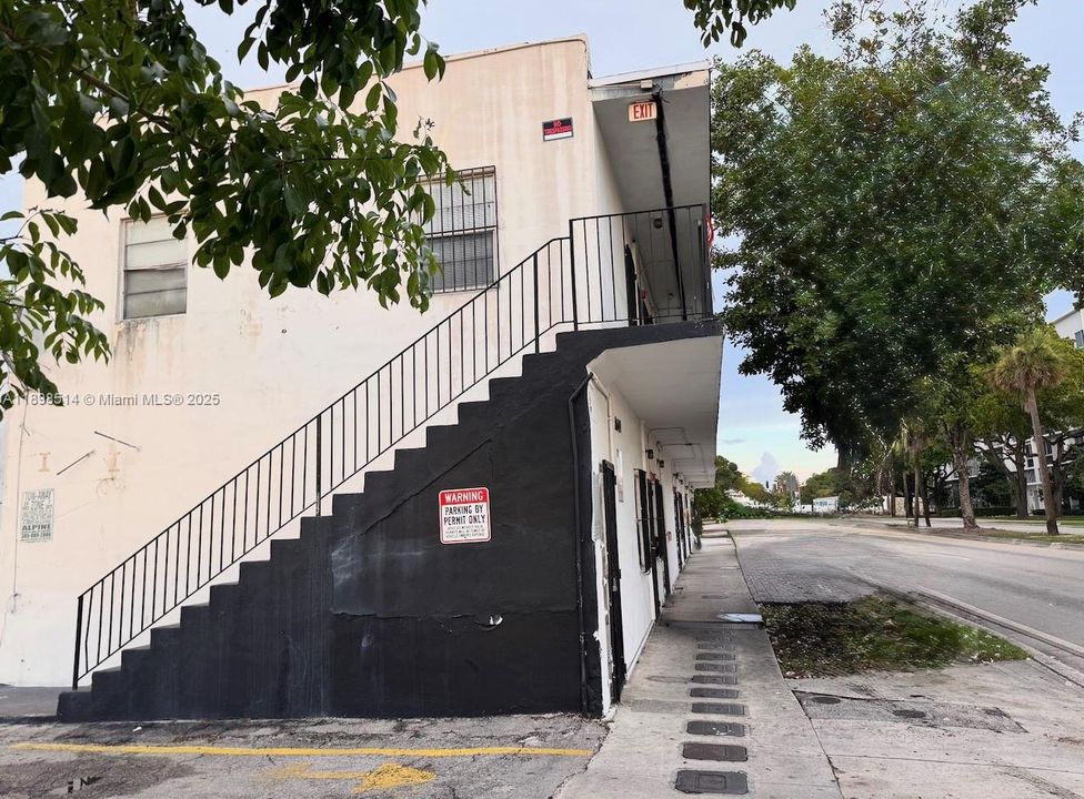 В аренду: $1,300 (1 спален, 1 ванн, 11132 Квадратных фут)