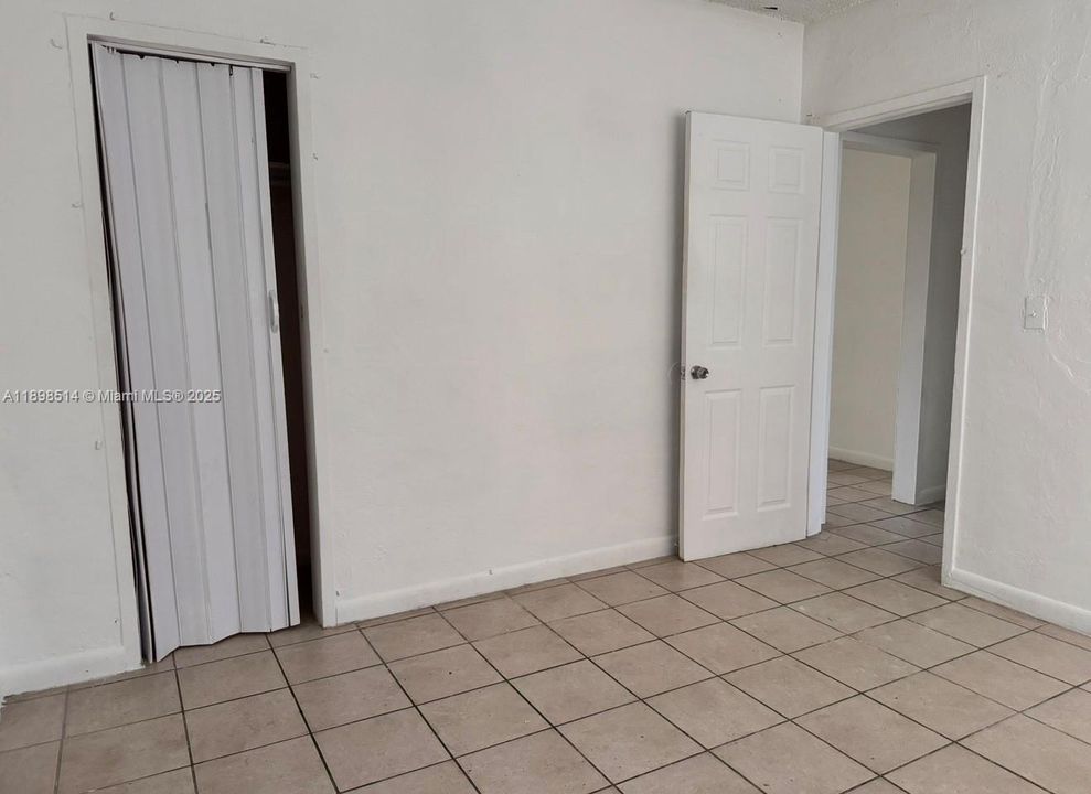 В аренду: $1,300 (1 спален, 1 ванн, 11132 Квадратных фут)