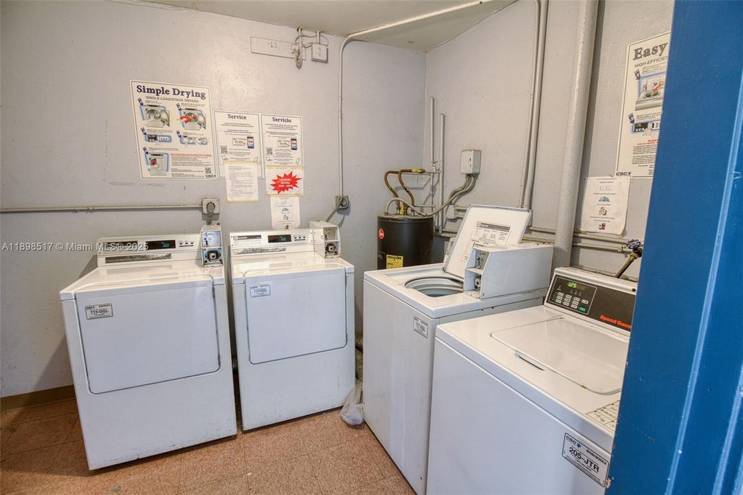 На продажу: $239,000 (2 спален, 1 ванн, 900 Квадратных фут)