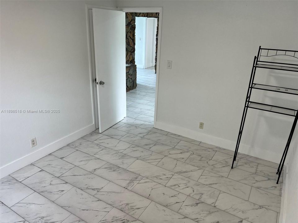 出租: $3,300 (3 贝兹, 2 浴室, 1281 平方英尺)