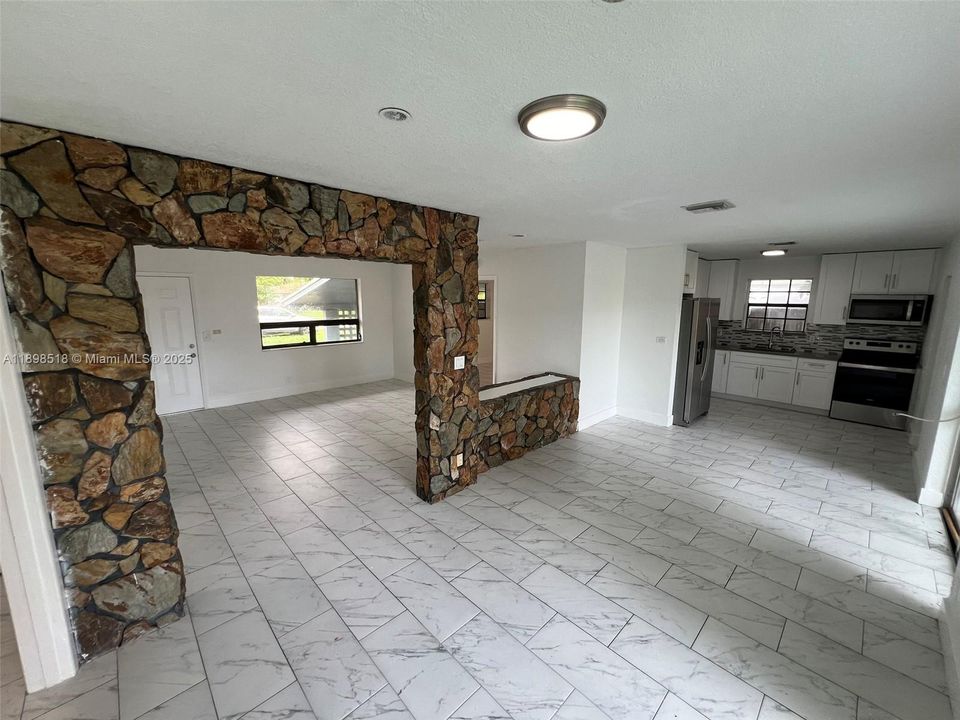 出租: $3,300 (3 贝兹, 2 浴室, 1281 平方英尺)