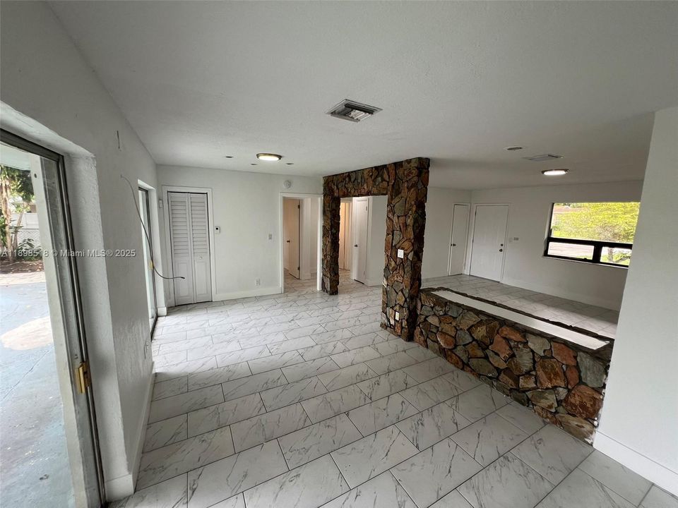 出租: $3,300 (3 贝兹, 2 浴室, 1281 平方英尺)