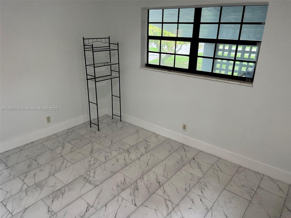 出租: $3,300 (3 贝兹, 2 浴室, 1281 平方英尺)