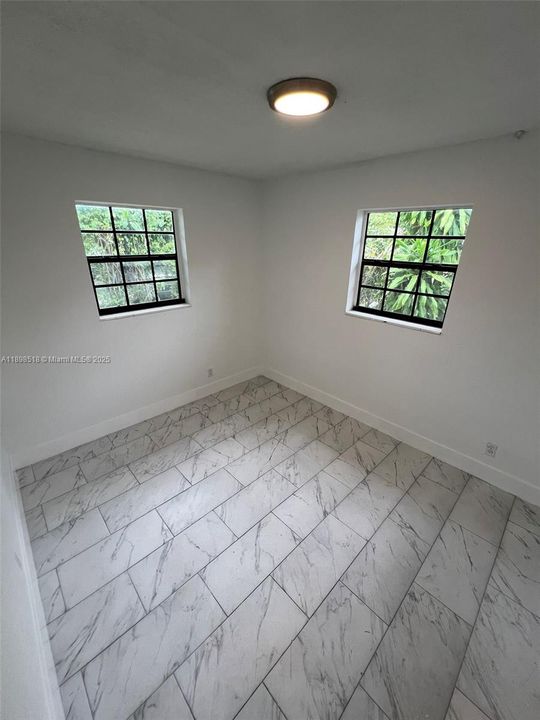 出租: $3,300 (3 贝兹, 2 浴室, 1281 平方英尺)