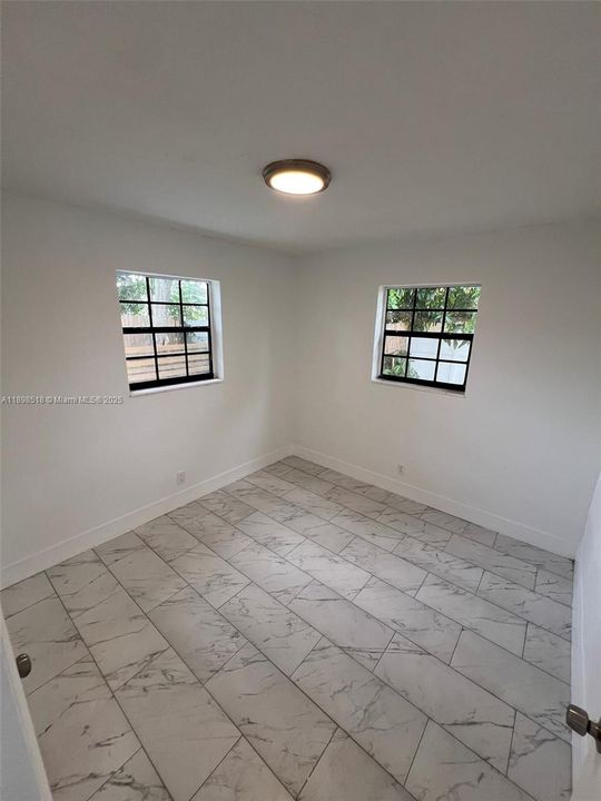 出租: $3,300 (3 贝兹, 2 浴室, 1281 平方英尺)