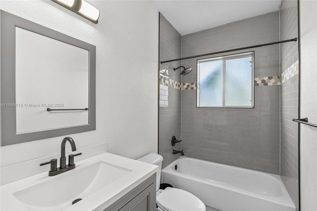 Active With Contract: $2,850 (3 beds, 2 baths, 1504 Square Feet)