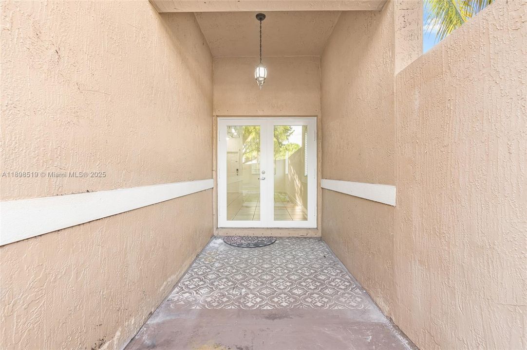 Active With Contract: $2,850 (3 beds, 2 baths, 1504 Square Feet)