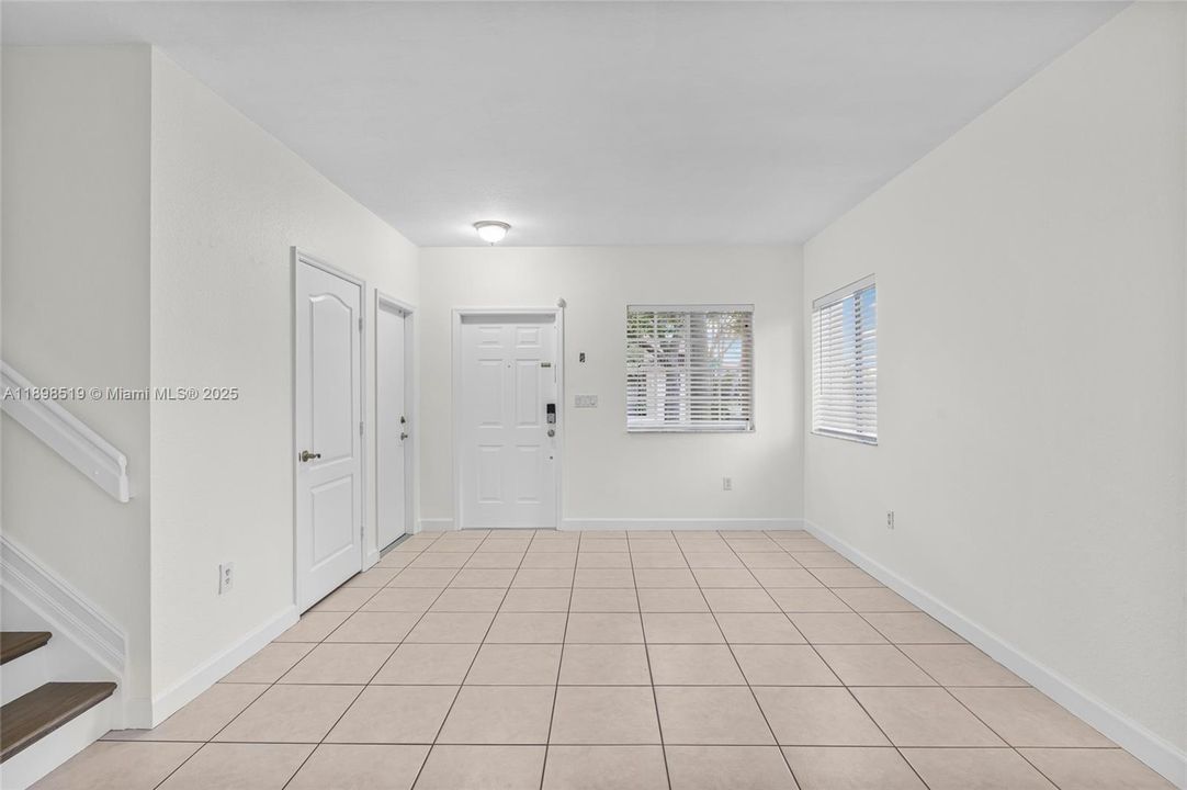 Active With Contract: $2,850 (3 beds, 2 baths, 1504 Square Feet)
