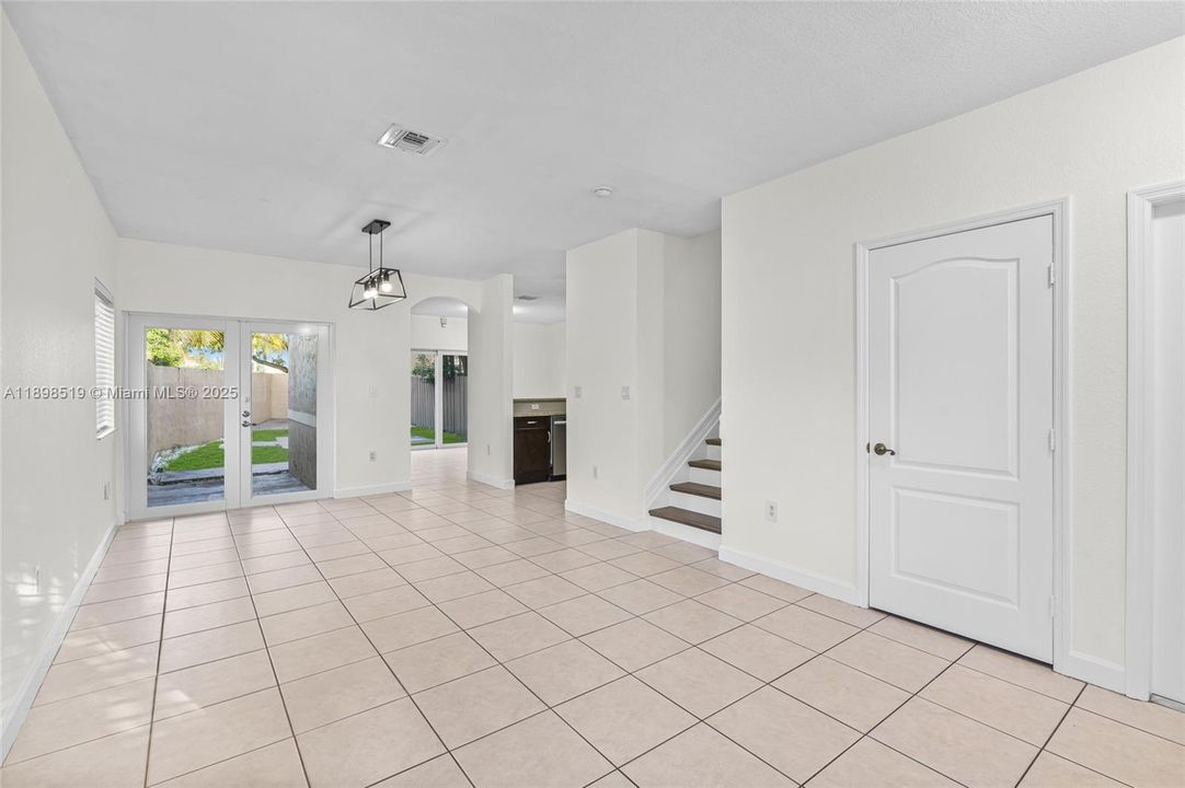 Active With Contract: $2,850 (3 beds, 2 baths, 1504 Square Feet)