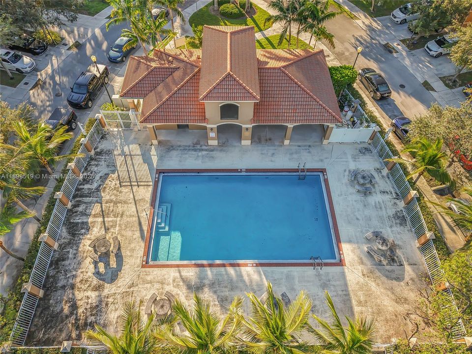 Active With Contract: $2,850 (3 beds, 2 baths, 1504 Square Feet)