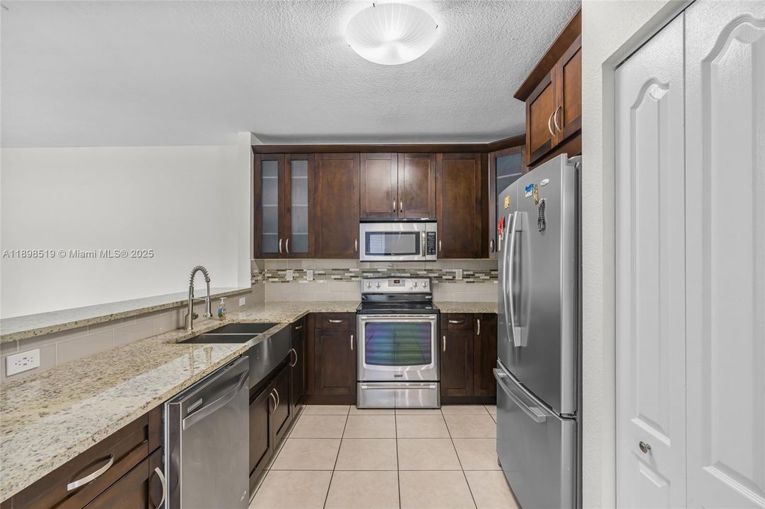 Active With Contract: $2,850 (3 beds, 2 baths, 1504 Square Feet)