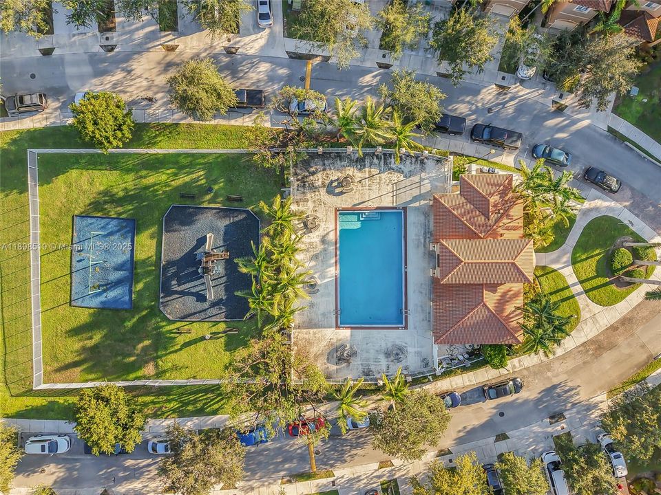 Active With Contract: $2,850 (3 beds, 2 baths, 1504 Square Feet)