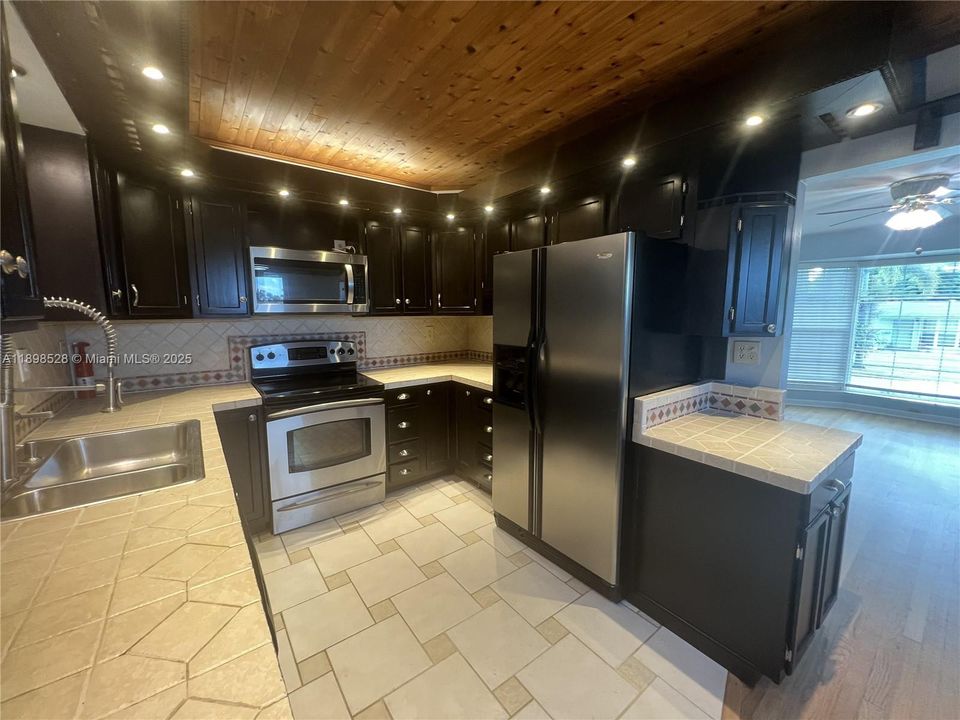 For Rent: $2,800 (3 beds, 2 baths, 0 Square Feet)