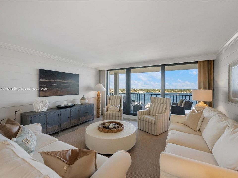 合同活跃: $599,000 (2 贝兹, 2 浴室, 1244 平方英尺)