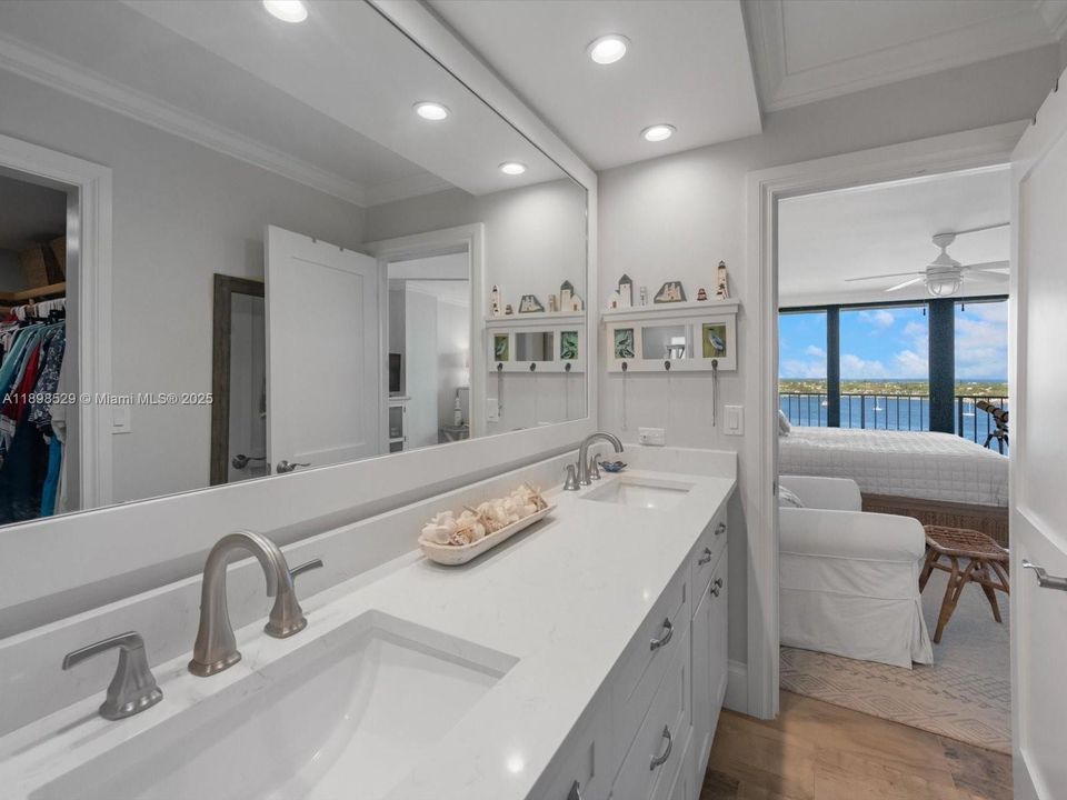 合同活跃: $599,000 (2 贝兹, 2 浴室, 1244 平方英尺)