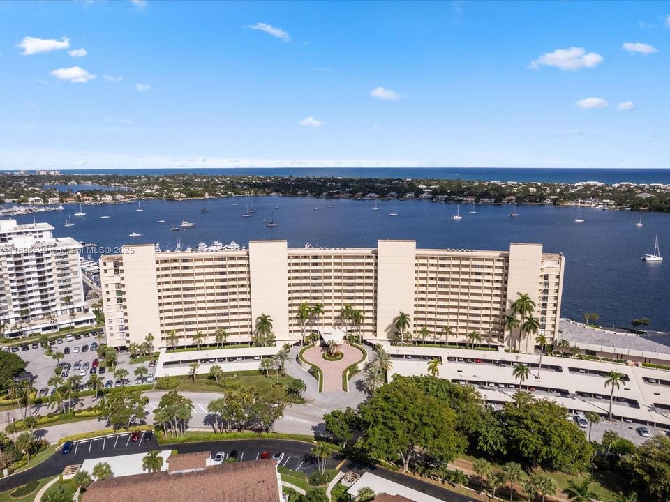 合同活跃: $599,000 (2 贝兹, 2 浴室, 1244 平方英尺)