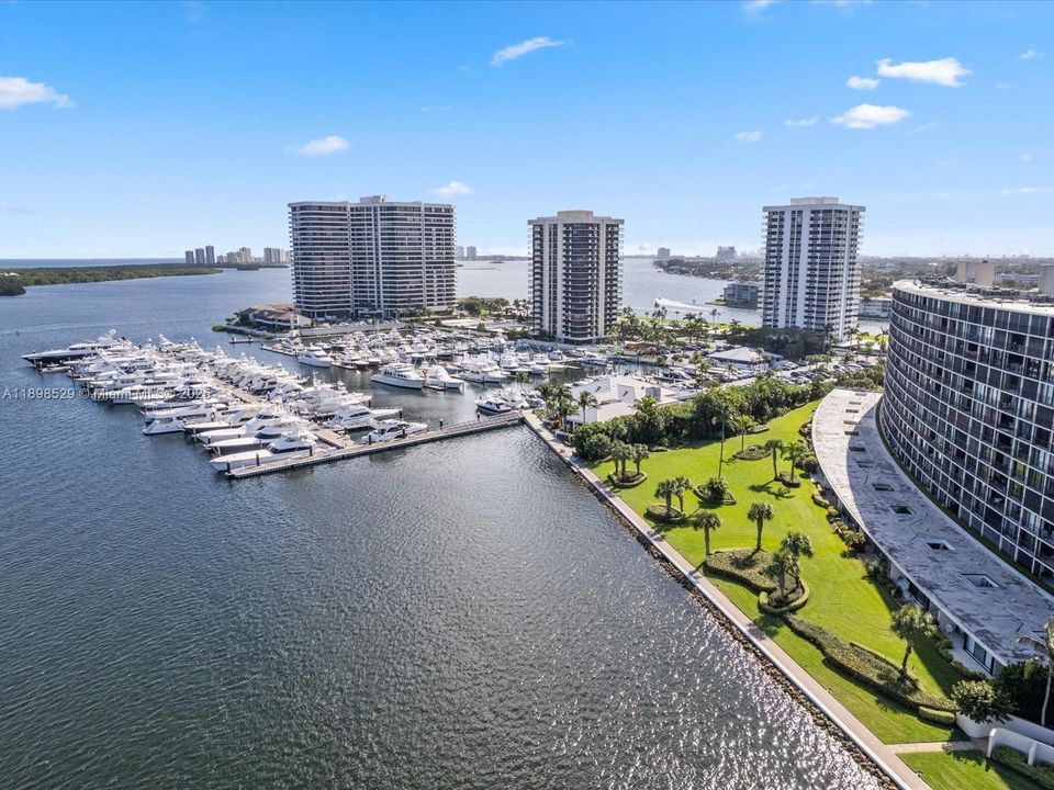 合同活跃: $599,000 (2 贝兹, 2 浴室, 1244 平方英尺)