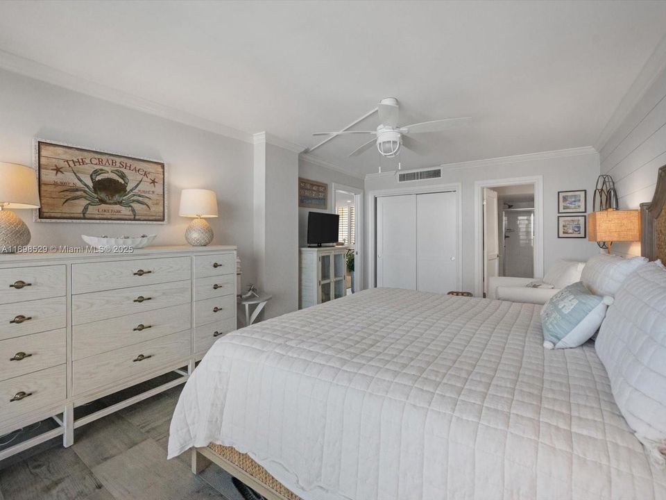 合同活跃: $599,000 (2 贝兹, 2 浴室, 1244 平方英尺)