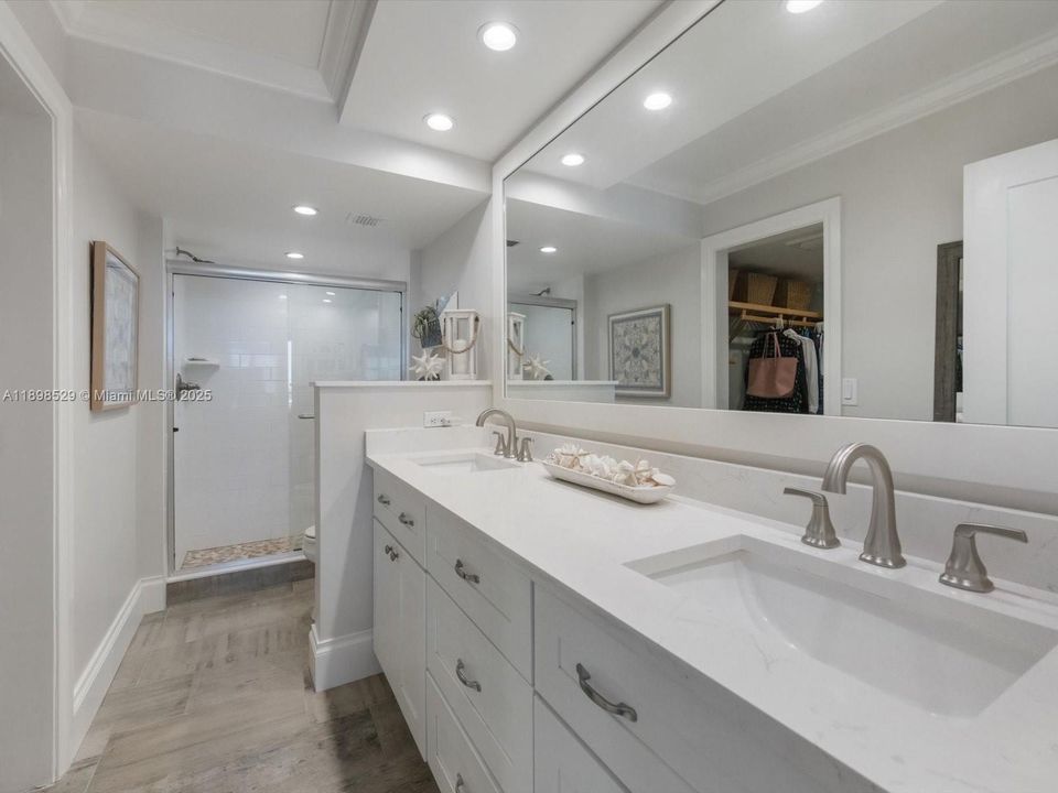 合同活跃: $599,000 (2 贝兹, 2 浴室, 1244 平方英尺)