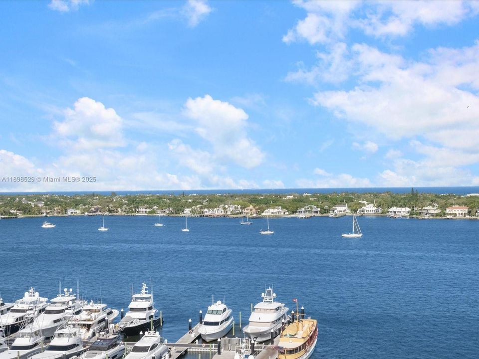 合同活跃: $599,000 (2 贝兹, 2 浴室, 1244 平方英尺)