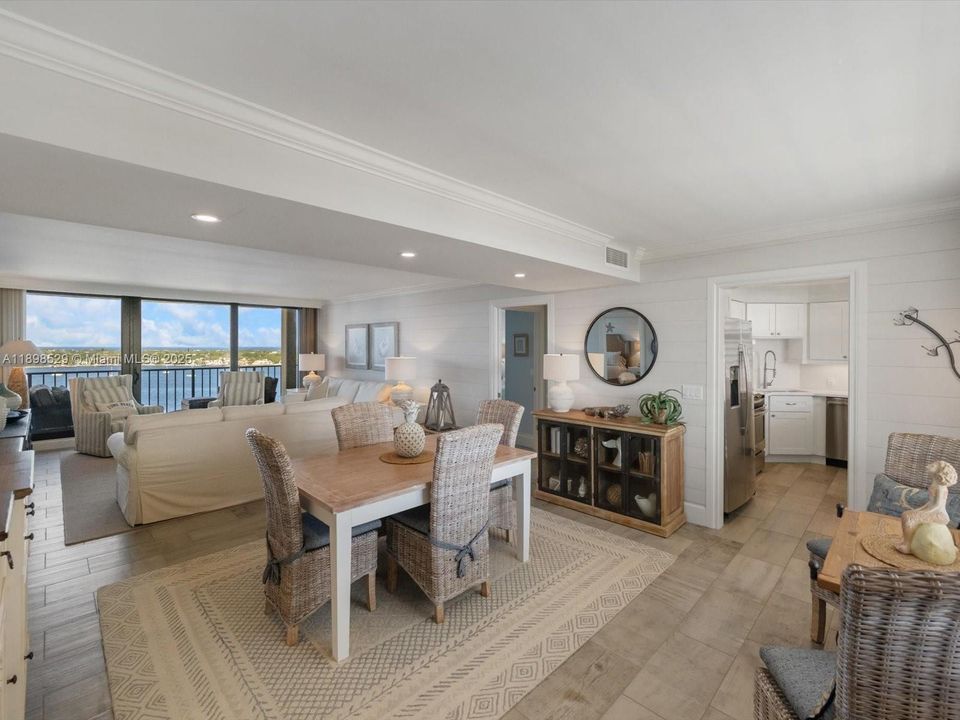 合同活跃: $599,000 (2 贝兹, 2 浴室, 1244 平方英尺)