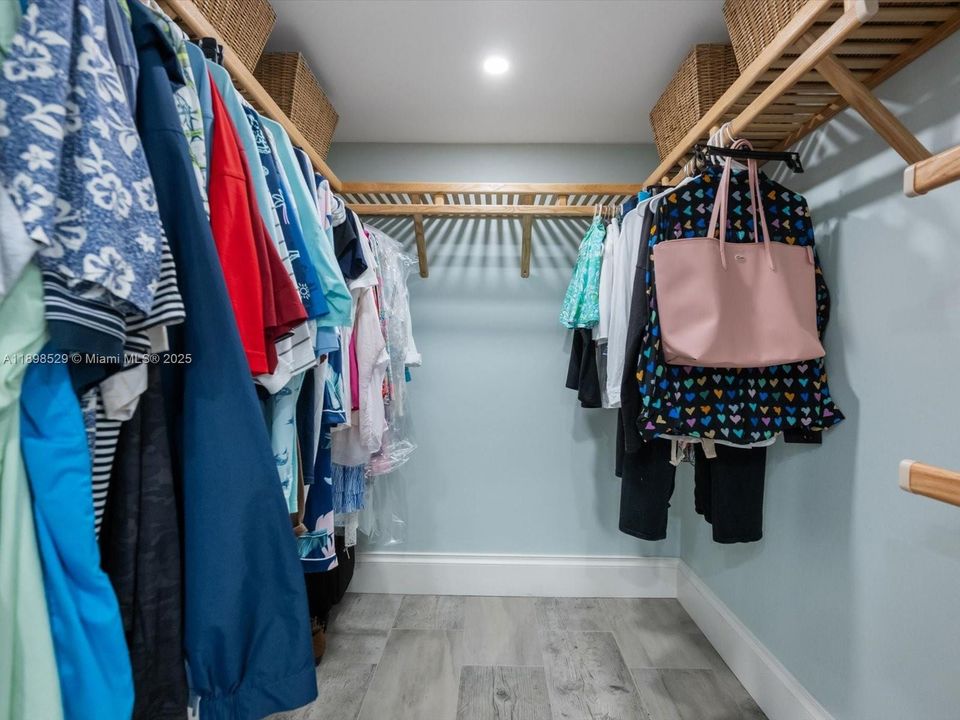 合同活跃: $599,000 (2 贝兹, 2 浴室, 1244 平方英尺)