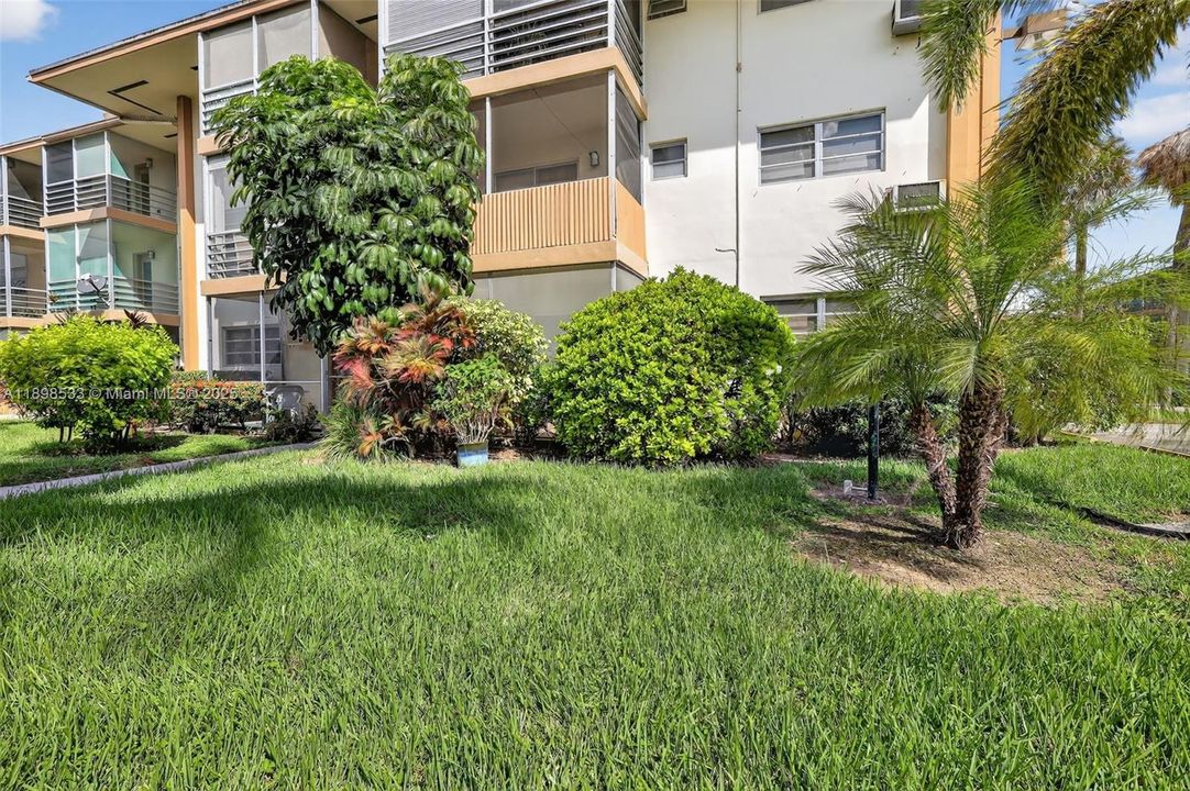 For Sale: $150,000 (2 beds, 2 baths, 960 Square Feet)