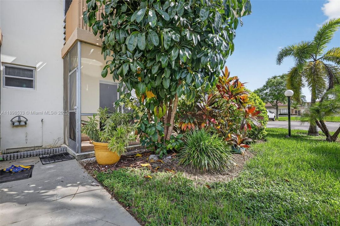 For Sale: $150,000 (2 beds, 2 baths, 960 Square Feet)