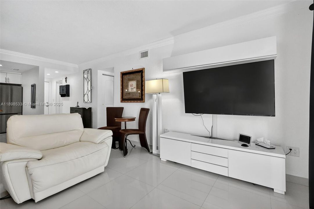 For Sale: $150,000 (2 beds, 2 baths, 960 Square Feet)