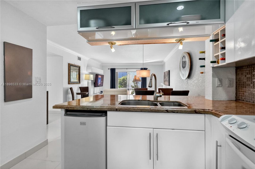 For Sale: $150,000 (2 beds, 2 baths, 960 Square Feet)