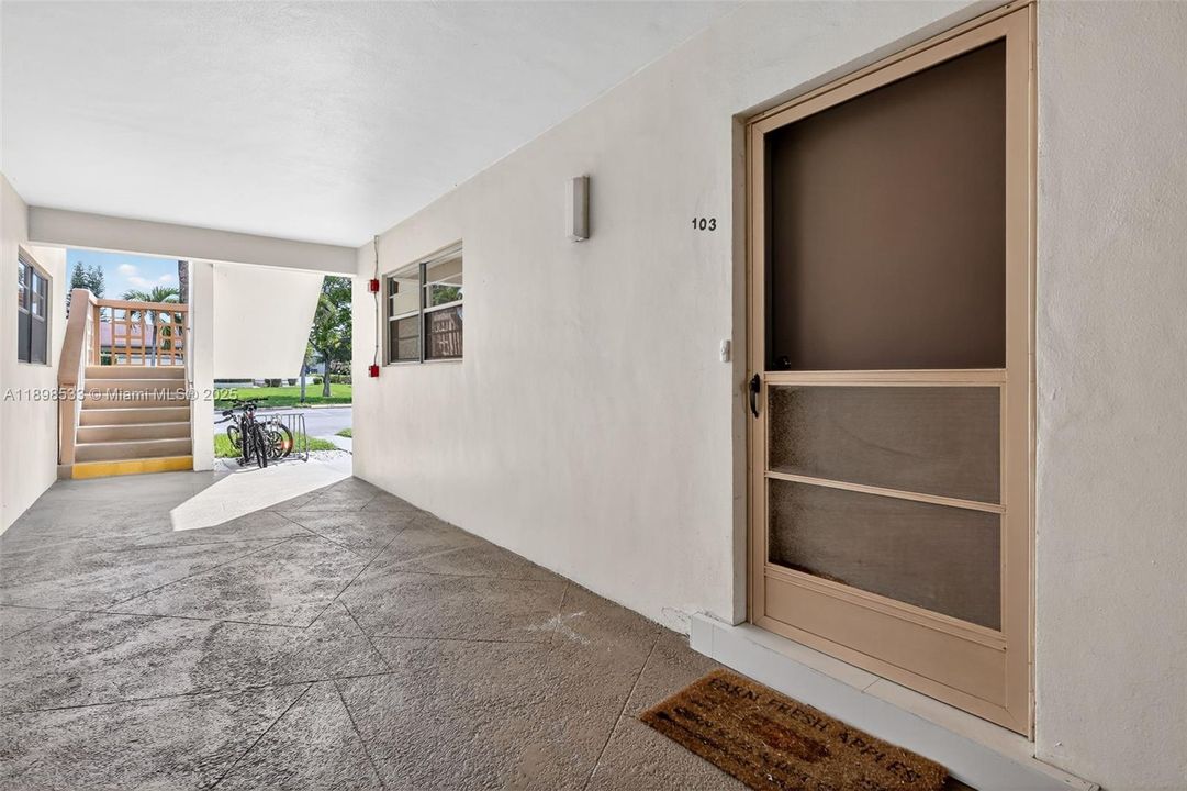 For Sale: $150,000 (2 beds, 2 baths, 960 Square Feet)