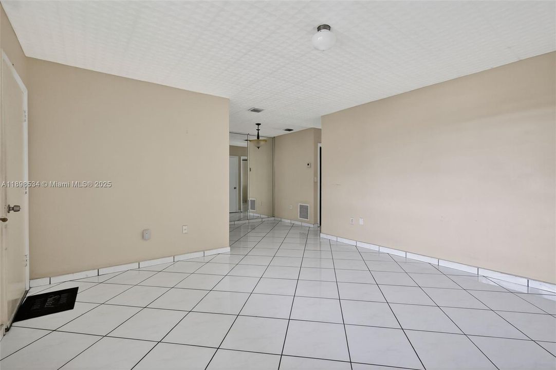 En Venta: $50,000 (1 camas, 1 baños, 688 Pies cuadrados)