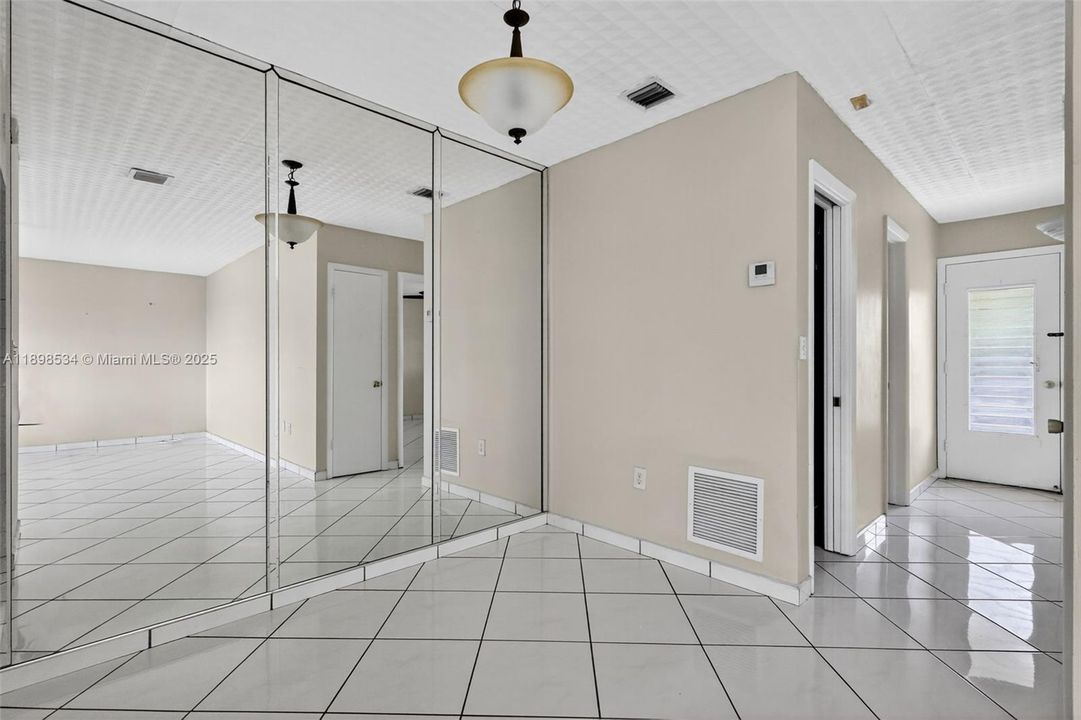 En Venta: $50,000 (1 camas, 1 baños, 688 Pies cuadrados)