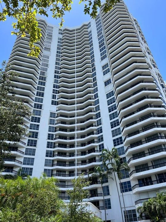 For Sale: $479,000 (2 beds, 2 baths, 1181 Square Feet)