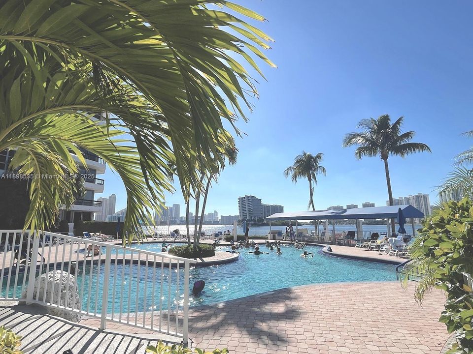 For Sale: $479,000 (2 beds, 2 baths, 1181 Square Feet)