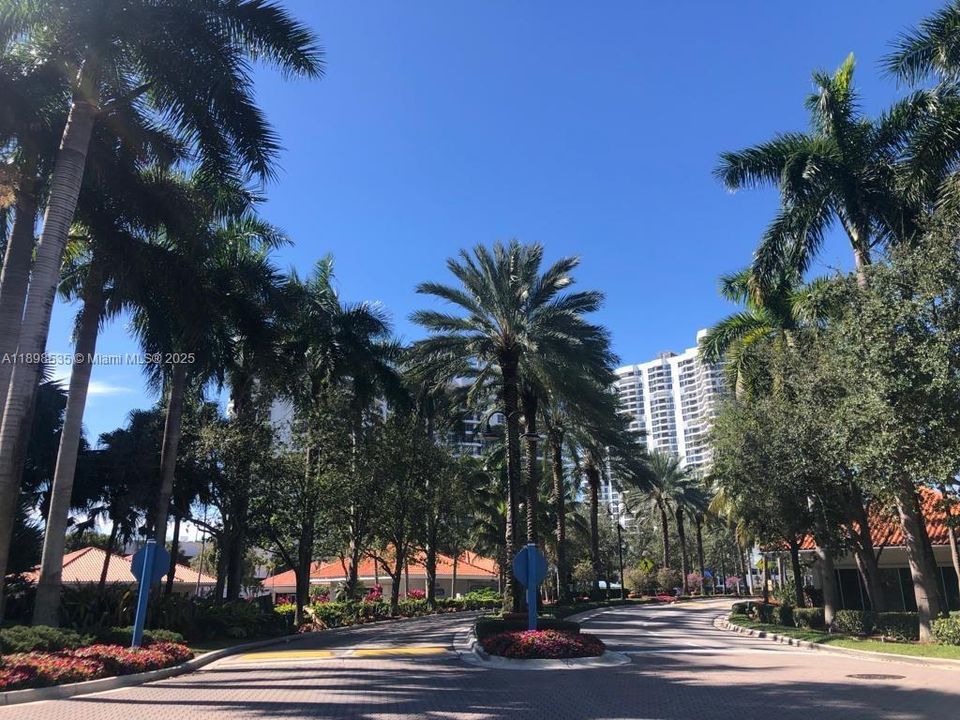 For Sale: $479,000 (2 beds, 2 baths, 1181 Square Feet)