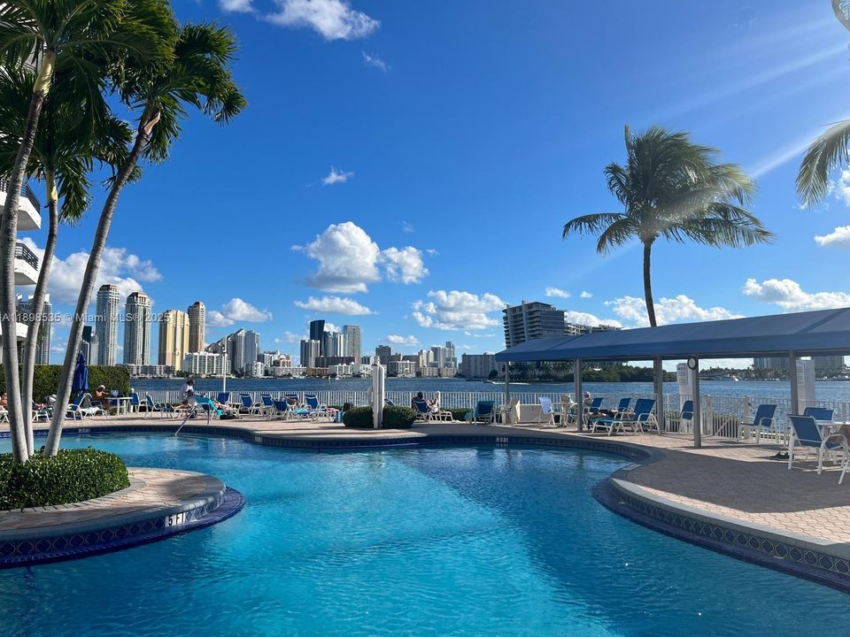 For Sale: $479,000 (2 beds, 2 baths, 1181 Square Feet)