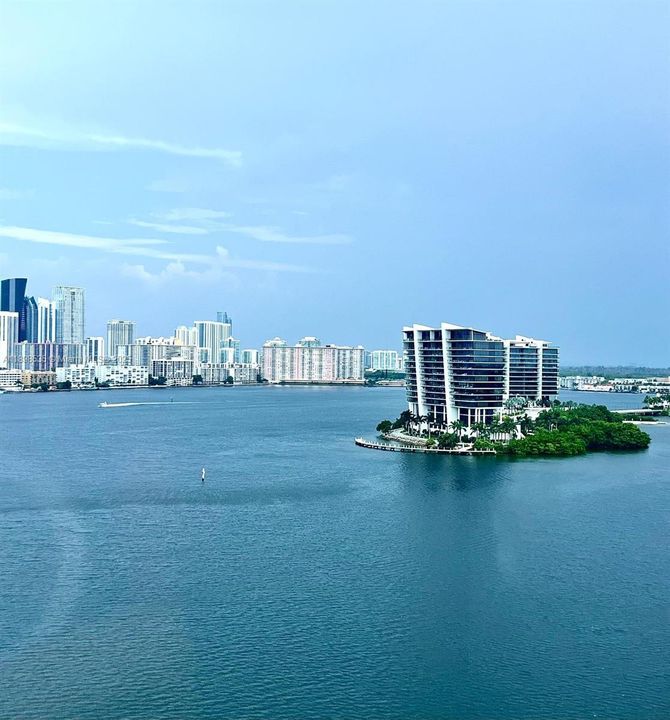 For Sale: $479,000 (2 beds, 2 baths, 1181 Square Feet)