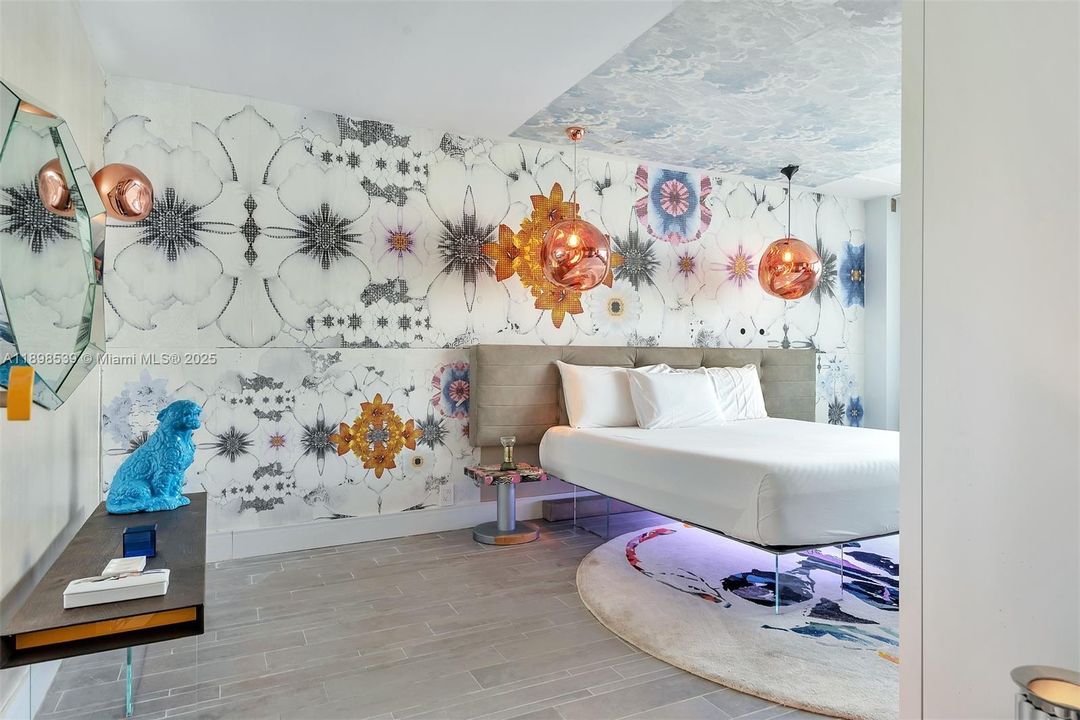 For Rent: $7,000 (1 beds, 1 baths, 696 Square Feet)