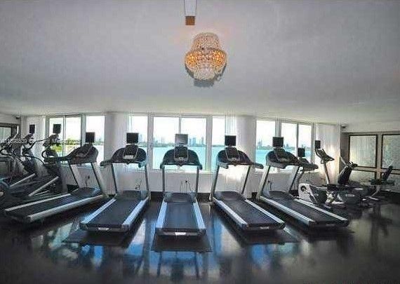 For Rent: $7,000 (1 beds, 1 baths, 696 Square Feet)