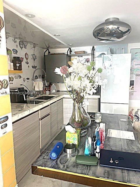 For Rent: $7,000 (1 beds, 1 baths, 696 Square Feet)