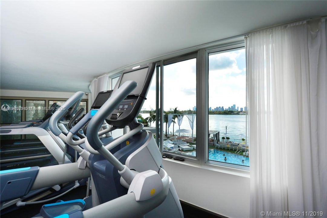 For Rent: $7,000 (1 beds, 1 baths, 696 Square Feet)