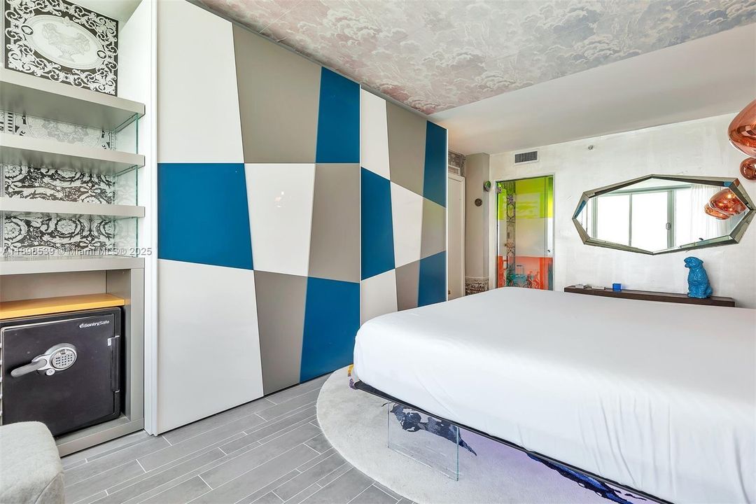 For Rent: $7,000 (1 beds, 1 baths, 696 Square Feet)