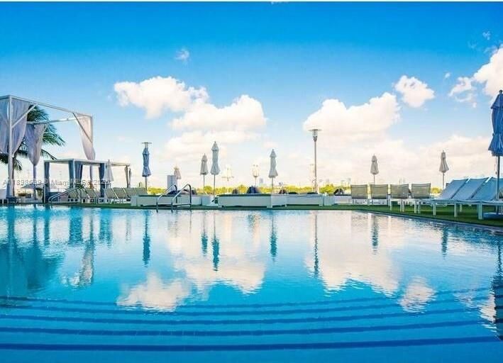 For Rent: $7,000 (1 beds, 1 baths, 696 Square Feet)