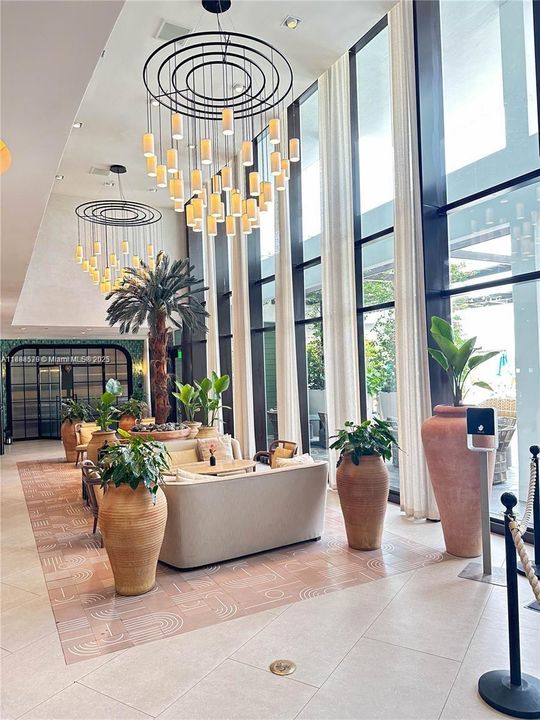 For Rent: $7,000 (1 beds, 1 baths, 696 Square Feet)