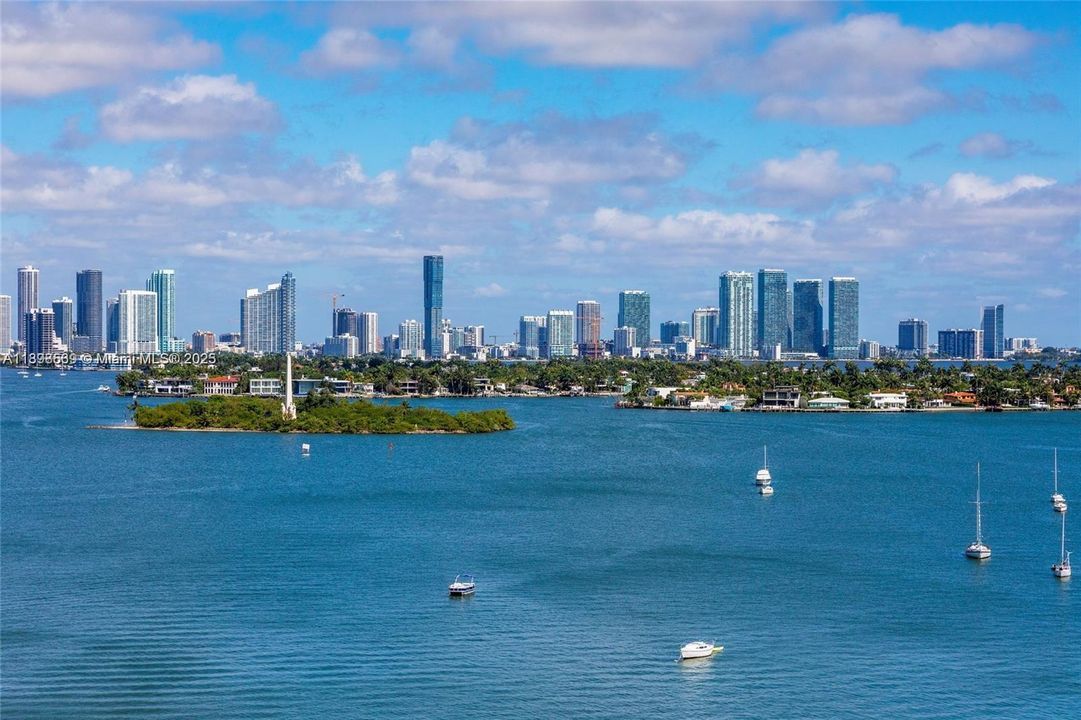 For Rent: $7,000 (1 beds, 1 baths, 696 Square Feet)