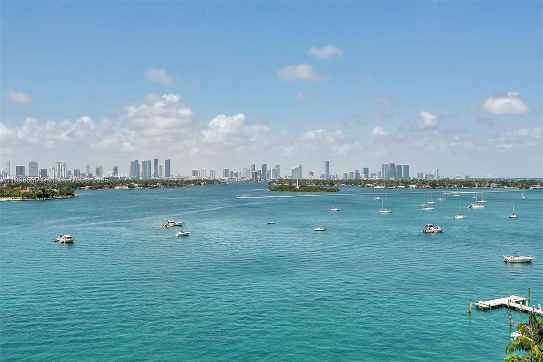 For Rent: $7,000 (1 beds, 1 baths, 696 Square Feet)