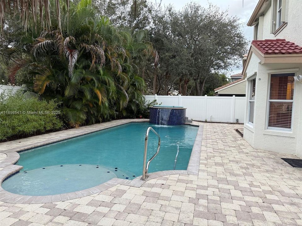 待售: $639,000 (3 贝兹, 2 浴室, 2179 平方英尺)