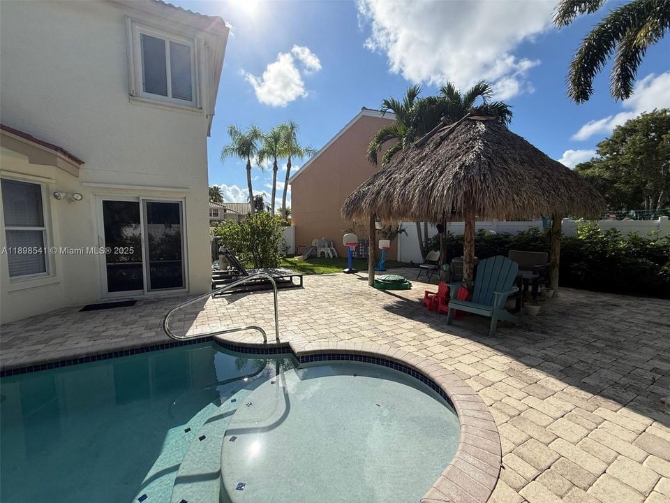 待售: $639,000 (3 贝兹, 2 浴室, 2179 平方英尺)