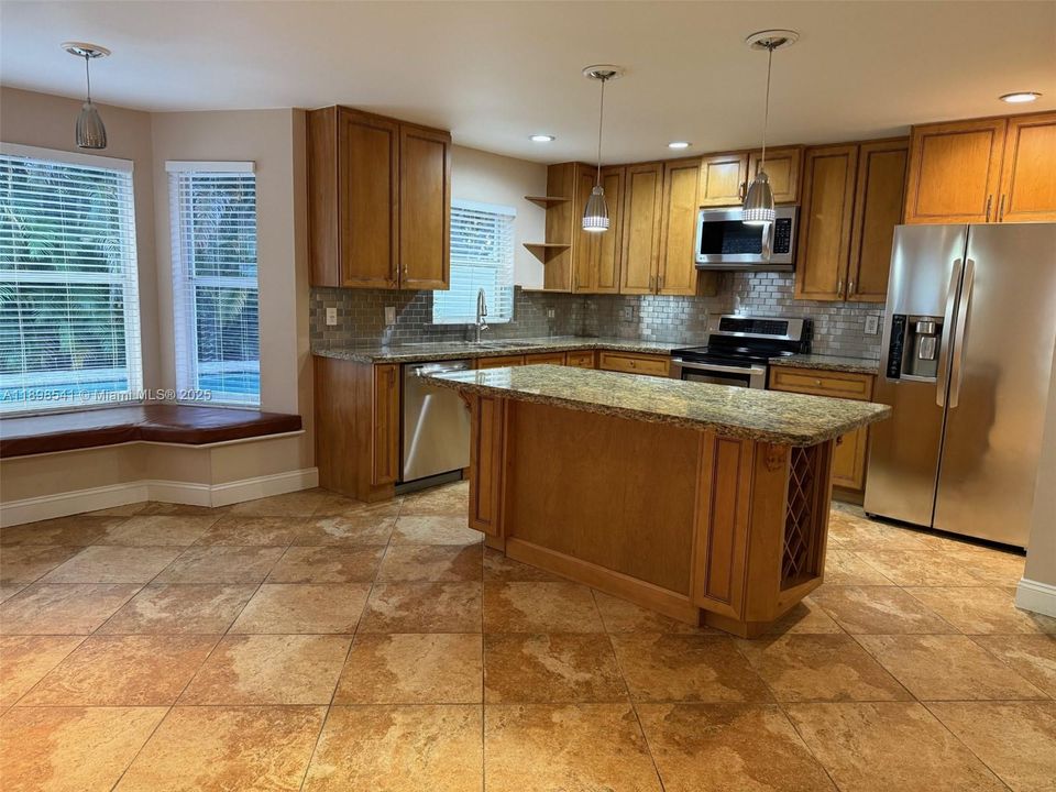 待售: $639,000 (3 贝兹, 2 浴室, 2179 平方英尺)